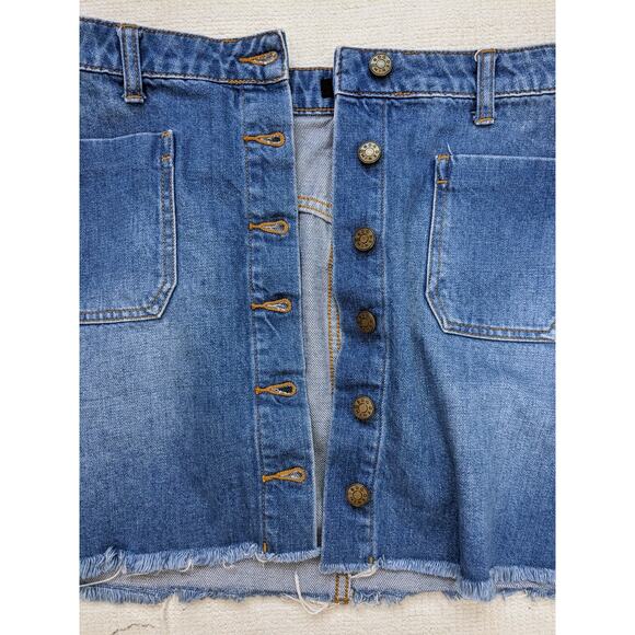 BDG Button Front Frayed Hem Jean Mini Skirt Size Medium - Picture 5 of 8